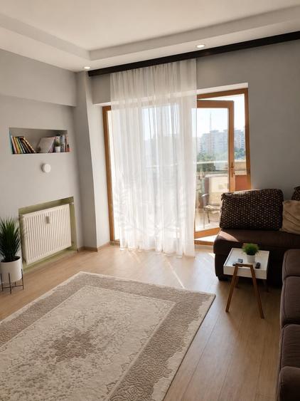 Apartament cu 3 camere decomandat, mobilat în Republicii