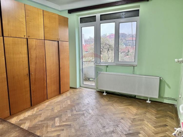 Casă cu 4 camere cu Teren 300 Mp în Central