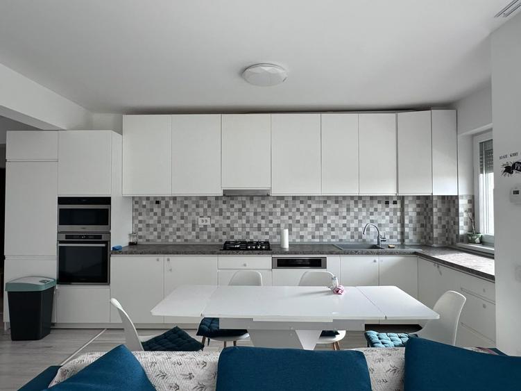Apartament cu 3 camere în Iosia