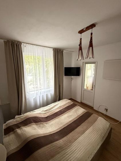 Apartament cu 3 camere semidecomandat în 1 Decembrie 1918