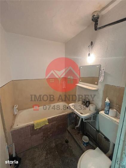 Apartament cu 3 camere decomandat în Neptun