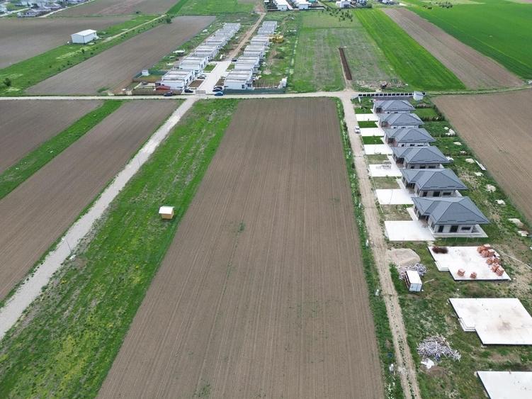 Teren de 400 mp, în Săbăreni