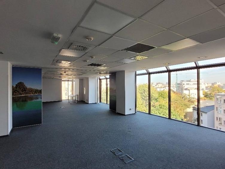 Birou, de 380 mp, în Universitate