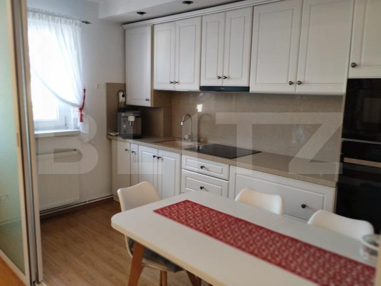 Apartament cu 3 camere decomandat, mobilat în Central — fotografia 3
