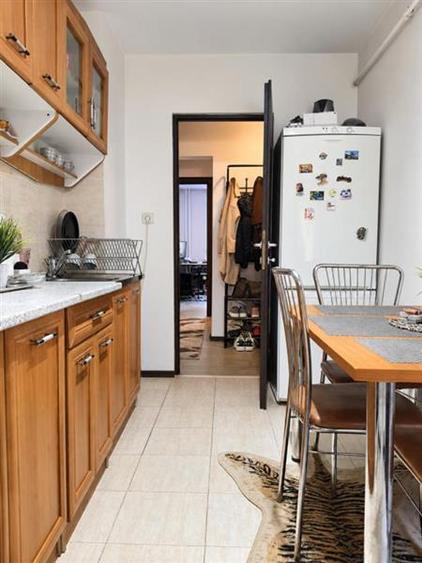 Apartament cu 3 camere nedecomandat, mobilat în Bucovina