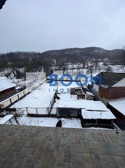 Casă individuală cu 7 camere cu Canalizare în Păușești-Măglași