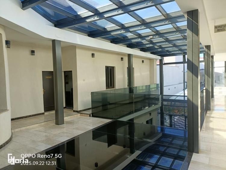 Spațiu comercial, de 210 mp, în Central
