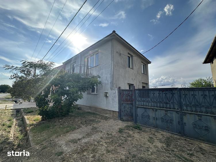 Casă cu 5 camere cu Teren 1000 Mp în Nojorid