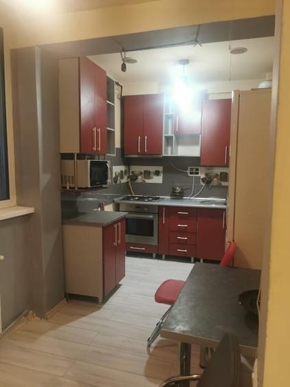 Apartament cu 2 camere decomandat, mobilat în Central