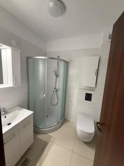 Apartament cu 4 camere decomandat în Sisești
