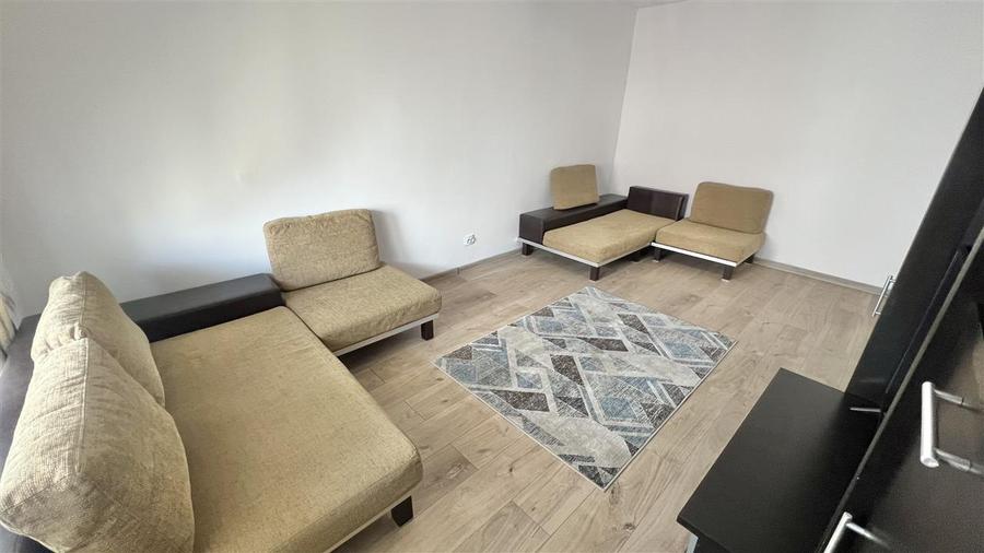 Apartament cu 3 camere decomandat, mobilat în Răcădău