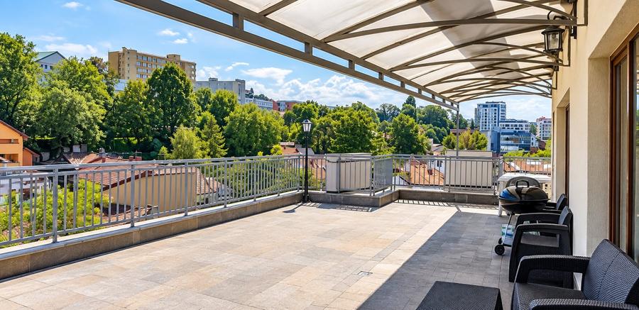 Apartament cu 2 camere decomandat, mobilat în Central