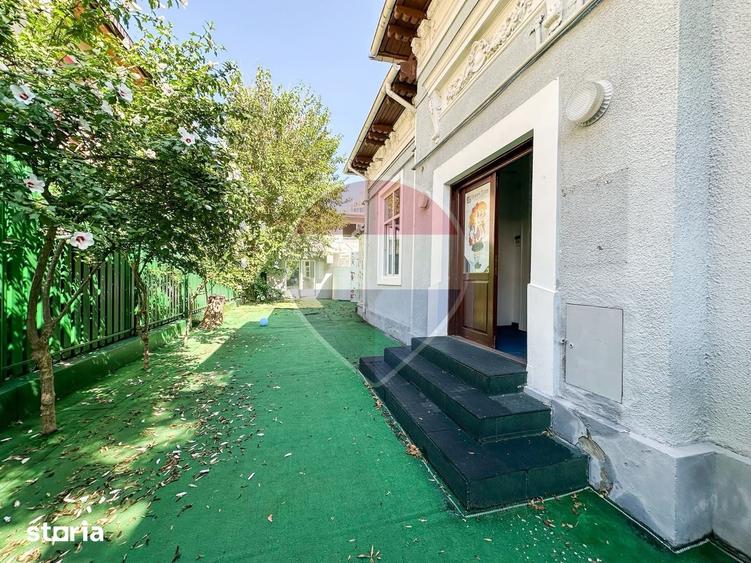 Spatiu comercial | doua cladiri, curte proprie | 300 mp | - 5