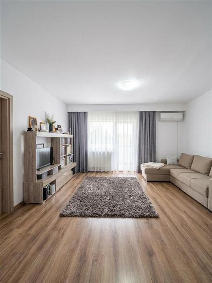 Apartament cu 3 camere decomandat în Nufărul
