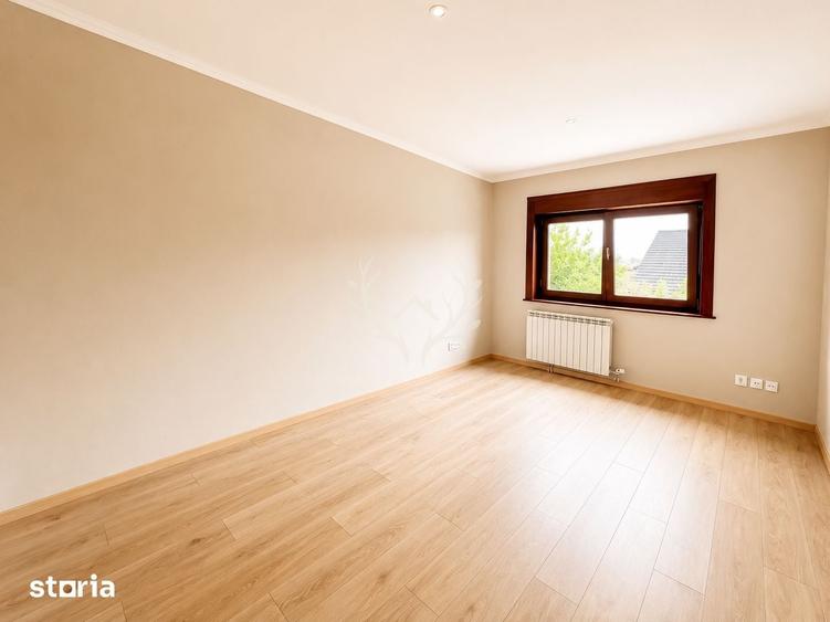 Casă cu 10 camere cu Teren 500 Mp în Gruia