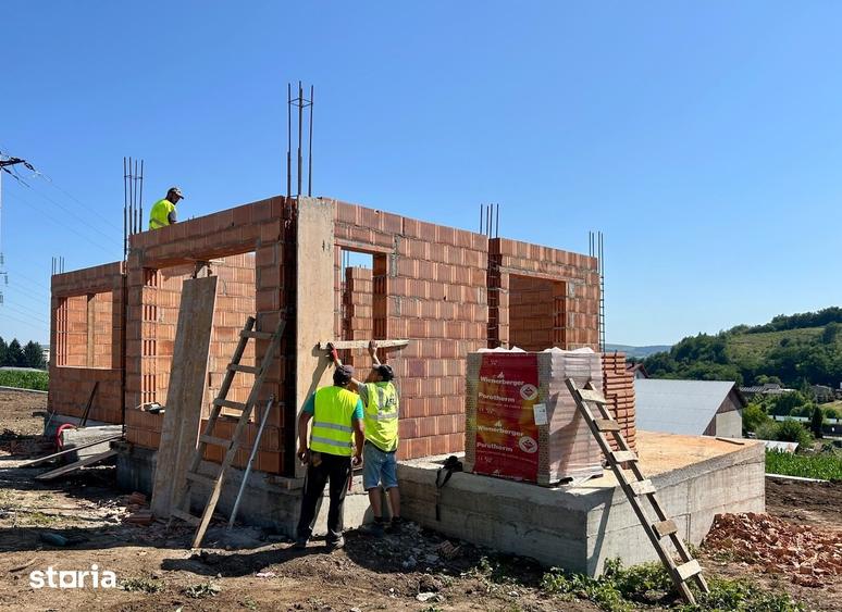 Casă cu 8 camere cu Teren 650 Mp în Fălticeni