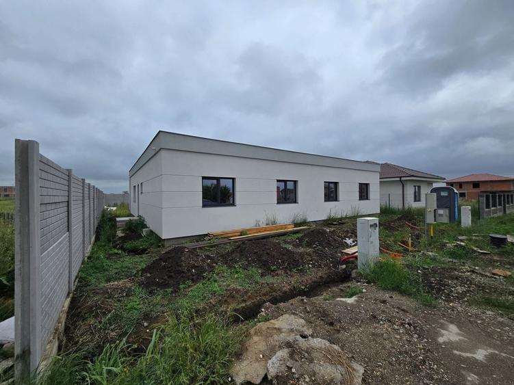 1/2 Duplex pe parter,predare la cheie  , 3 dormitoare, Zona Metro 2, Comision 0% - 1