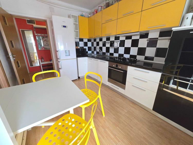 Apartament cu 3 camere decomandat în Aradului