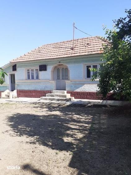 Casă cu 4 camere cu Teren 950 Mp în Berca