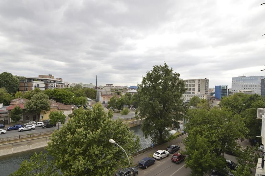 Garsonieră decomandată, mobilată în Unirii