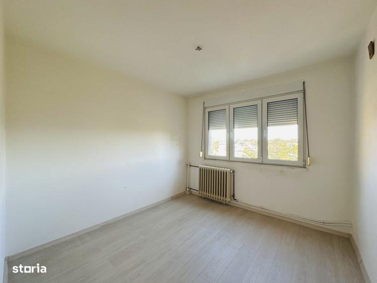 Apartament cu 3 camere decomandat în Apusului