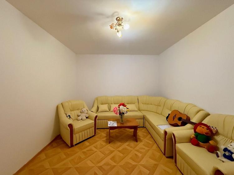 Apartament cu 2 camere decomandat, mobilat în Badea Cârțan