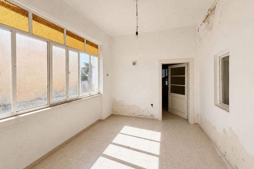 Casă individuală cu 7 camere cu Canalizare în Pârneava