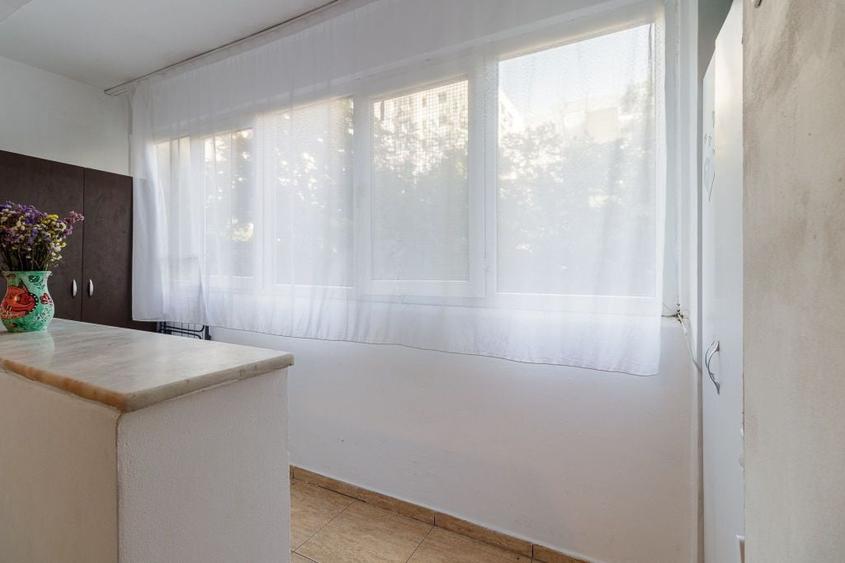 Apartament cu 3 camere semidecomandat în Drumul Taberei