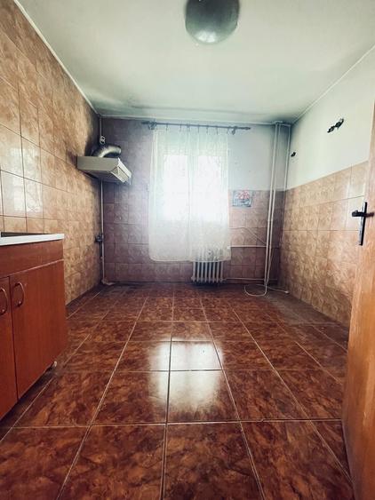 Apartament cu 3 camere decomandat în Militari