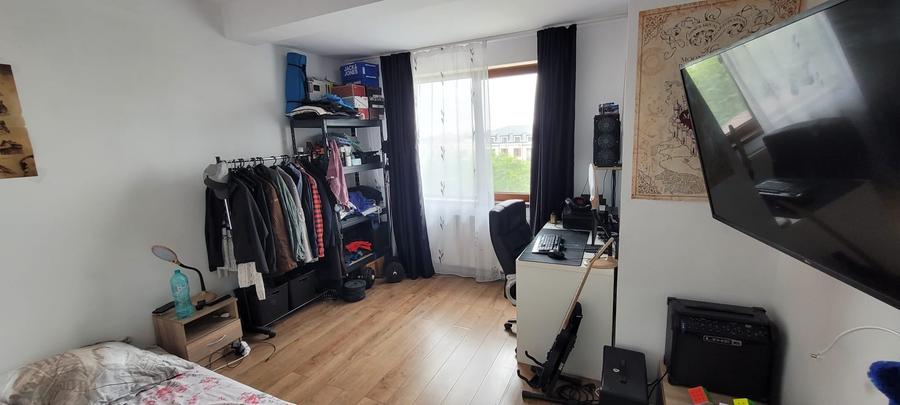 Apartament cu 4 camere decomandat în Drumul Taberei