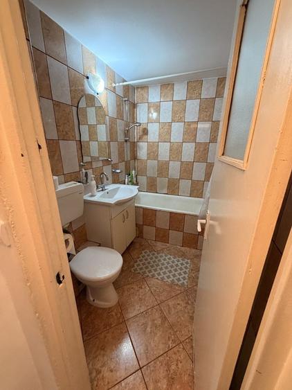Apartament cu 4 camere decomandat în Exterior Vest