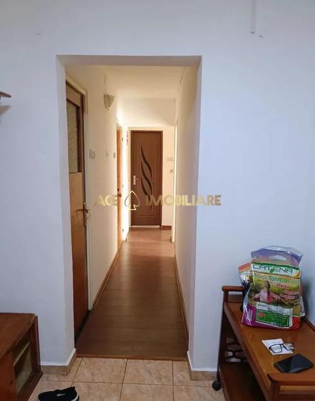 Apartament cu 3 camere decomandat, mobilat în Vitan