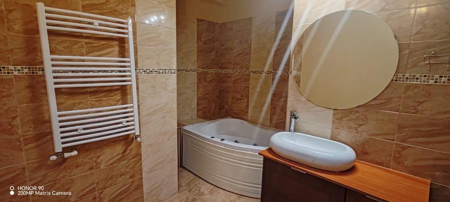 Apartament cu 3 camere semidecomandat în Străulești
