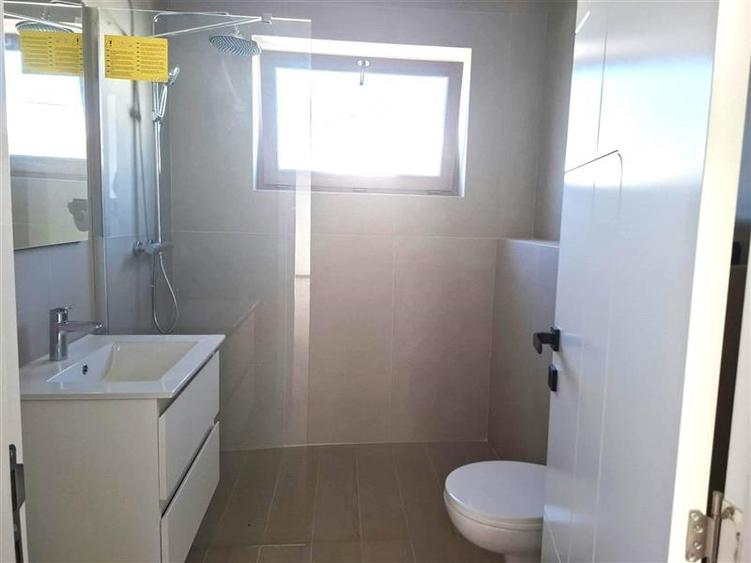 Apartament cu 2 camere decomandat în Tractorul