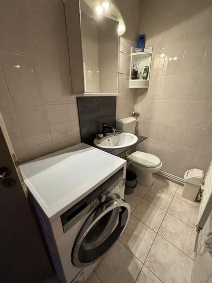 Apartament cu 3 camere decomandat în Drumul Sării