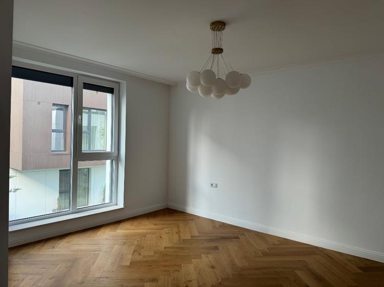 Duplex cu 5 camere cu Garaj în Central