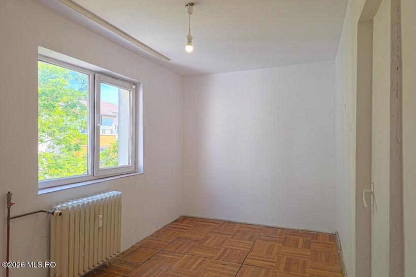 Apartament cu 3 camere semidecomandat în Șagului
