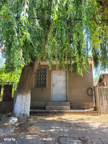 Casă cu 5 camere cu Teren 1300 Mp în Salcia