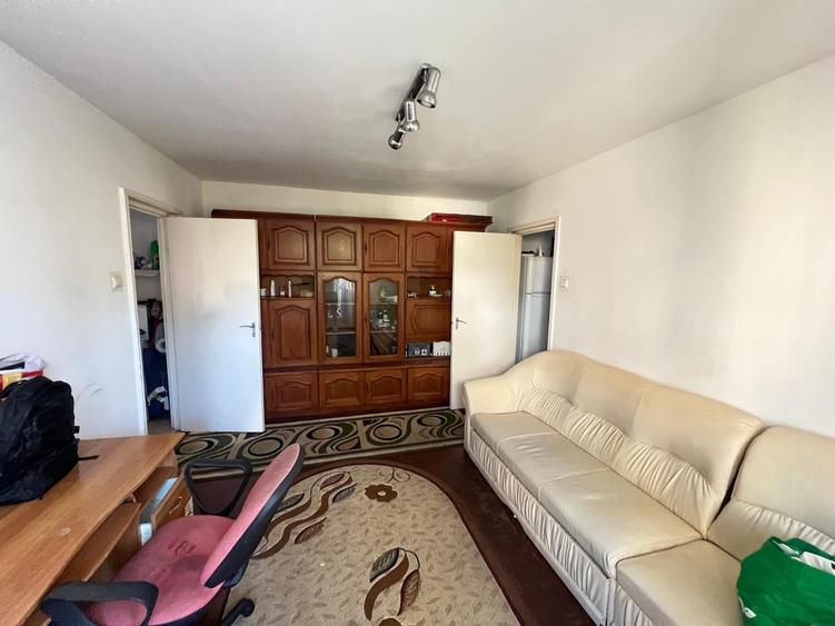 Apartament cu 2 camere semidecomandat, mobilat în Florilor