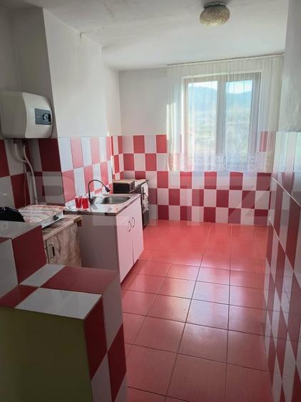Apartament cu 3 camere decomandat, mobilat în Exterior Vest