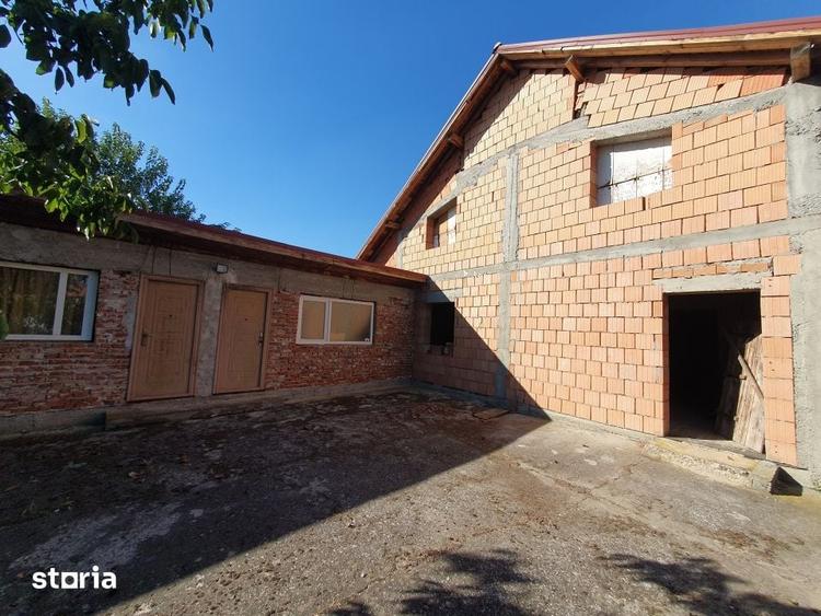 Casă cu 5 camere cu Teren 1324 Mp în Sacoșu Turcesc
