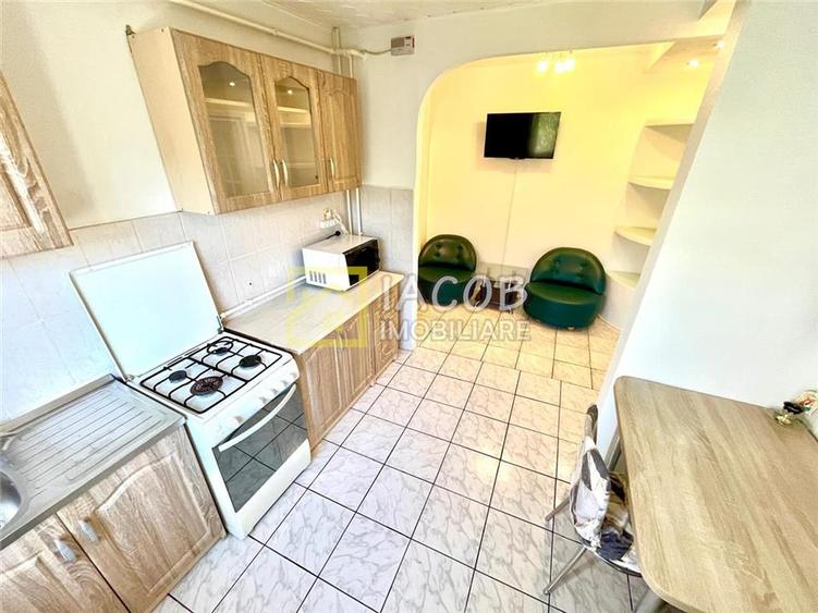 Apartament cu 2 camere semidecomandat, mobilat în Cornișa