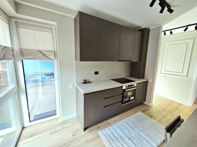 Apartament cu 3 camere semidecomandat în Florești