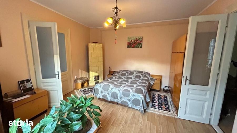 Casă cu 6 camere cu Teren 307 Mp în Schei