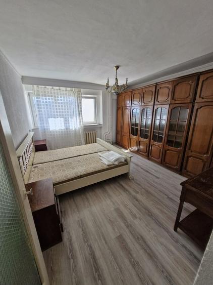 Apartament cu 3 camere decomandat în Cetate