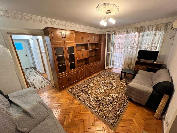 Apartament cu 3 camere semidecomandat în Titan