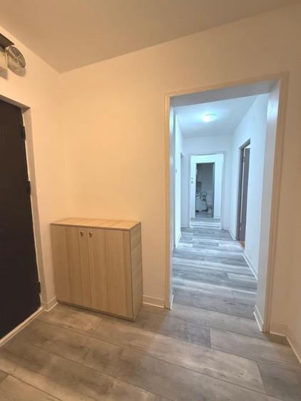 Apartament cu 3 camere decomandat, mobilat în Costin Georgian