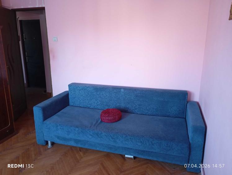 Apartament cu 3 camere decomandat, mobilat în Exterior Vest