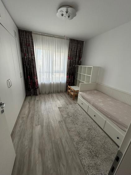 Apartament cu 3 camere decomandat în Roșu