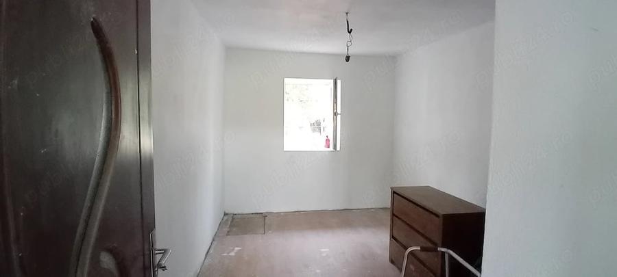 Casă cu 3 camere cu Teren 908 Mp în Parța